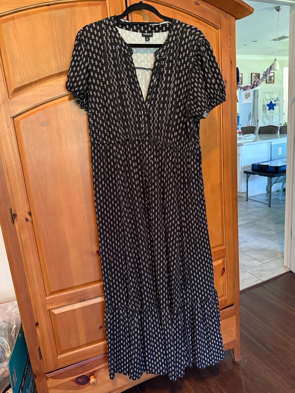 torrid Black Printed V‑Neck Maxi Dress